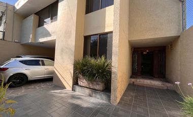 Casa en venta en el Fraccionamiento Altamira, Zapopan, Jalisco