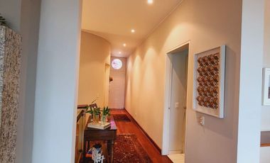 DUPLEX ESTILO CASA EN EXCELENTE ZONA CON VISTA MAR