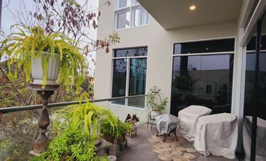 DUPLEX ESTILO CASA EN EXCELENTE ZONA CON VISTA MAR
