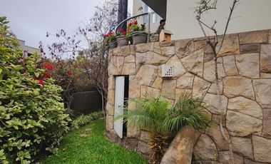 DUPLEX ESTILO CASA EN EXCELENTE ZONA CON VISTA MAR
