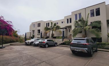 DUPLEX ESTILO CASA EN EXCELENTE ZONA CON VISTA MAR