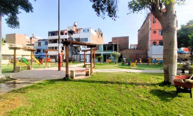 ¡Oportunidad Única! Venta de Terreno Frente a Parque  S.M.P