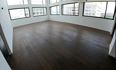 Rento PH en santa fe de juriquilla 4 recmaras + servicio 4 baños 3 cocheras
