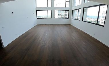 Rento PH en santa fe de juriquilla 4 recmaras + servicio 4 baños 3 cocheras