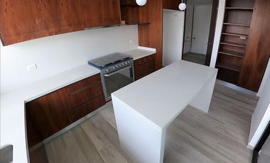 Rento PH en santa fe de juriquilla 4 recmaras + servicio 4 baños 3 cocheras
