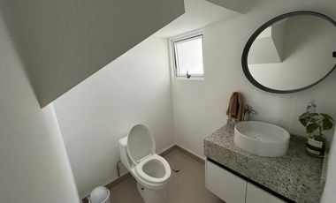 CASA AMUEBLADA EN RENTA PASEO SAN JUNIPERO FRENTE AL NUEVO REFIGIO