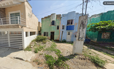 Casa para familia, en venta. Remate bancario SK11