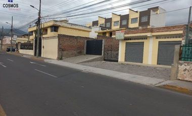 Venta de local comercial con terreno en Otavalo al filo de la panamericana
