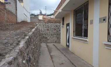 Venta de local comercial con terreno en Otavalo al filo de la panamericana