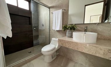 Casa de tres recámaras con roof e vnta en Zibatá, Querétaro