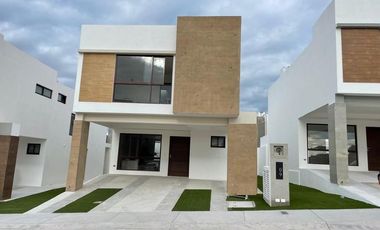 Casa de tres recámaras con roof e vnta en Zibatá, Querétaro