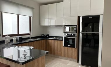 Casa de tres recámaras con roof e vnta en Zibatá, Querétaro