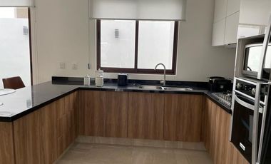 Casa de tres recámaras con roof e vnta en Zibatá, Querétaro