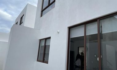 Casa de tres recámaras con roof e vnta en Zibatá, Querétaro