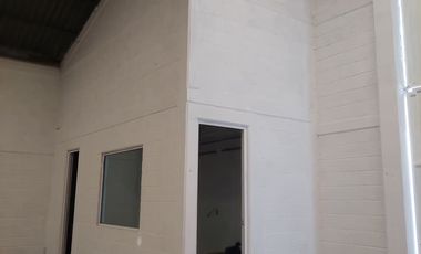 BODEGA EN VENTA EN SAN JUAN DEL RIO, 300 M2, LA ESTANCIA.