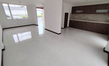 🏠 CASA 2 PLANTAS 3 DORMITORIOS CON TERRAZA -  $78,000.oo (Marianitas de Calderón)
