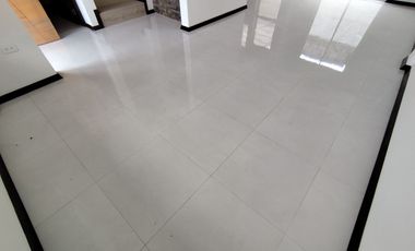 🏠 CASA 2 PLANTAS 3 DORMITORIOS CON TERRAZA -  $78,000.oo (Marianitas de Calderón)
