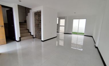 🏠 CASA 2 PLANTAS 3 DORMITORIOS CON TERRAZA -  $78,000.oo (Marianitas de Calderón)