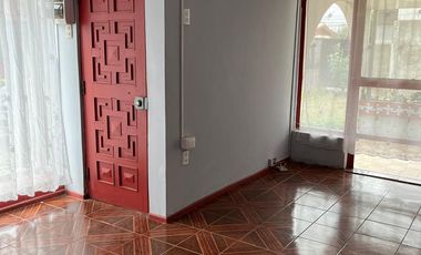 Amplia casa para instituciones o empresas