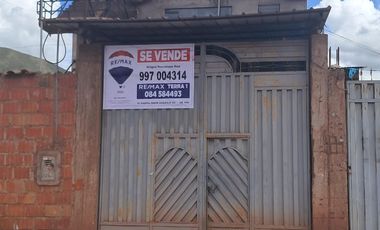 EN VENTA CASA AL COSTADO DEL HOSPITAL ACAMANA DE SAN JERONIMO