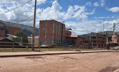 EN VENTA CASA AL COSTADO DEL HOSPITAL ACAMANA DE SAN JERONIMO