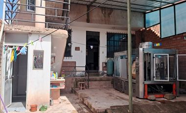 EN VENTA CASA AL COSTADO DEL HOSPITAL ACAMANA DE SAN JERONIMO