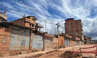EN VENTA CASA AL COSTADO DEL HOSPITAL ACAMANA DE SAN JERONIMO