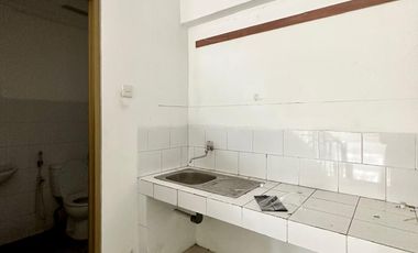 DISEWAKAN TOKAN STRATEGIS DEKAT MALL WATERPLACE RESIDENCE SURABAYA 3.5 LANTAI