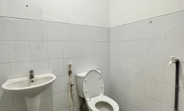 DISEWAKAN TOKAN STRATEGIS DEKAT MALL WATERPLACE RESIDENCE SURABAYA 3.5 LANTAI