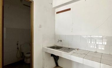 DISEWAKAN TOKAN STRATEGIS DEKAT MALL WATERPLACE RESIDENCE SURABAYA 3.5 LANTAI