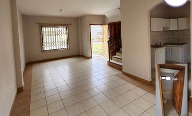 Casa en Venta, 3 dormitorios, Ubicada muy cerca del Hospital del IESS de Manta