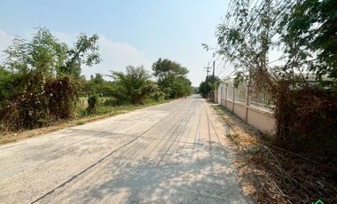 Large Land Plot for Sale in a Prime Location in San Kamphaeng, Chiang Mai