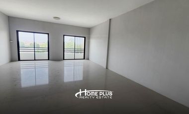 ทาวน์โฮม 3 ชั้นครึ่ง ถนนลำลูกกาคลอง3 ใกล้โรงพยาบาลสินแพทย์