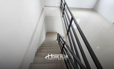 ทาวน์โฮม 3 ชั้นครึ่ง ถนนลำลูกกาคลอง3 ใกล้โรงพยาบาลสินแพทย์