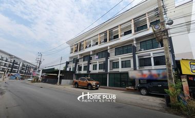 ทาวน์โฮม 3 ชั้นครึ่ง ถนนลำลูกกาคลอง3 ใกล้โรงพยาบาลสินแพทย์