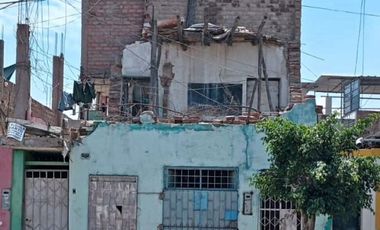 VENTA DE CASA COMO TERRENO EN AV ACOMAYO Mz U Lote 4