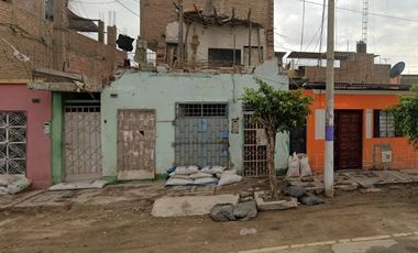 VENTA DE CASA COMO TERRENO EN AV ACOMAYO Mz U Lote 4