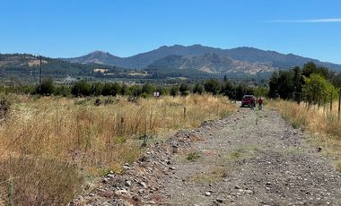 Terreno Urbano de 20.500M2 ( 2,05 hectáreas) orilla pavimento Quinchamali