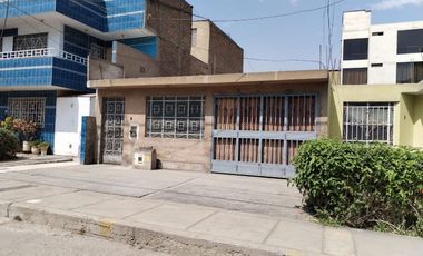 CASA COMO TERRENO FRENTE A LOS CONDOMINIOS
