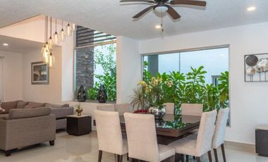 Casa con alberca, jacuzzi, doble altura, en venta, Cd. Mayakoba, Playa del Carmen