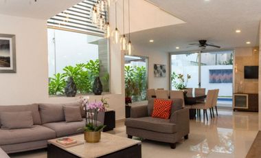 Casa con alberca, jacuzzi, doble altura, en venta, Cd. Mayakoba, Playa del Carmen