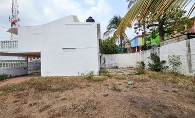 VENDO CASA EN LAS FRACC LAS BRISAS VERACRUZ EN ESQUINA
