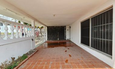 VENDO CASA EN LAS FRACC LAS BRISAS VERACRUZ EN ESQUINA