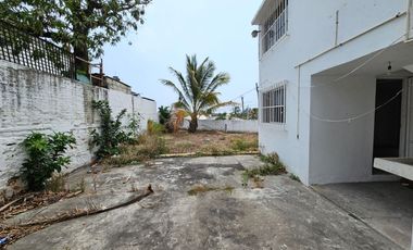 VENDO CASA EN LAS FRACC LAS BRISAS VERACRUZ EN ESQUINA