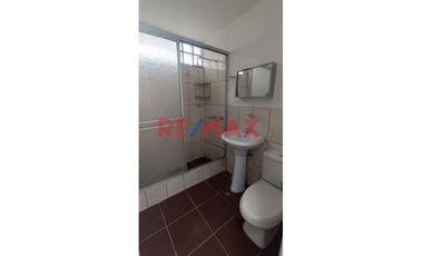 Casa Para Negocio O Almacén De 3 Pisos En Alquiler