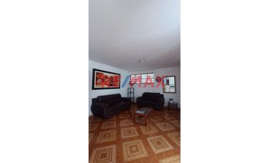 Casa Para Negocio O Almacén De 3 Pisos En Alquiler