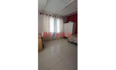 Casa Para Negocio O Almacén De 3 Pisos En Alquiler