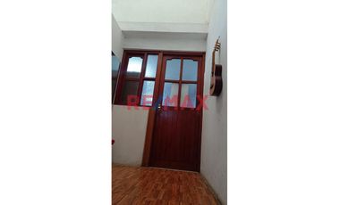Casa Para Negocio O Almacén De 3 Pisos En Alquiler