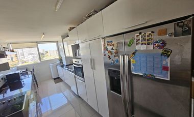 Arriendo año corrido con o sin muebles en exclusivo edificio 2 estacionamientos.