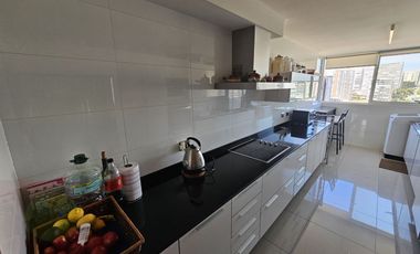 Arriendo año corrido con o sin muebles en exclusivo edificio 2 estacionamientos.